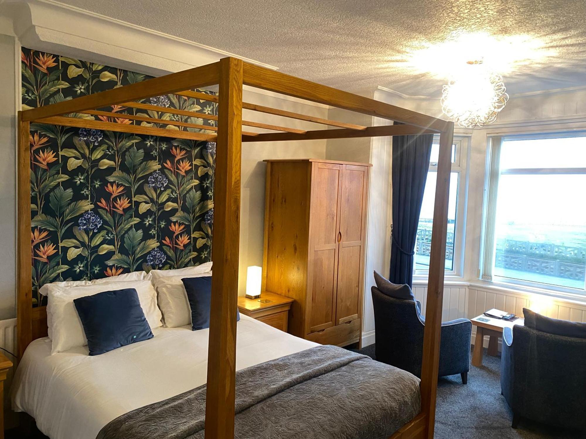 The Fossil Tree Hotel 4*
